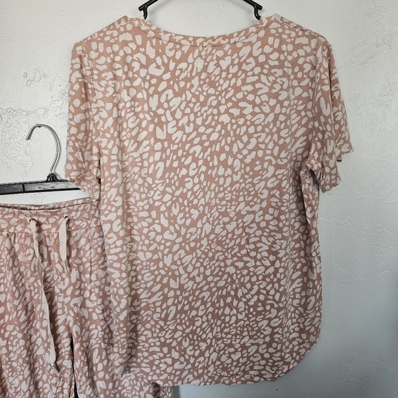 LATES by Kate Women's Medium Salmon Tan Pink Leopard Patterned Lounge Set PJs - Picture 3 of 8